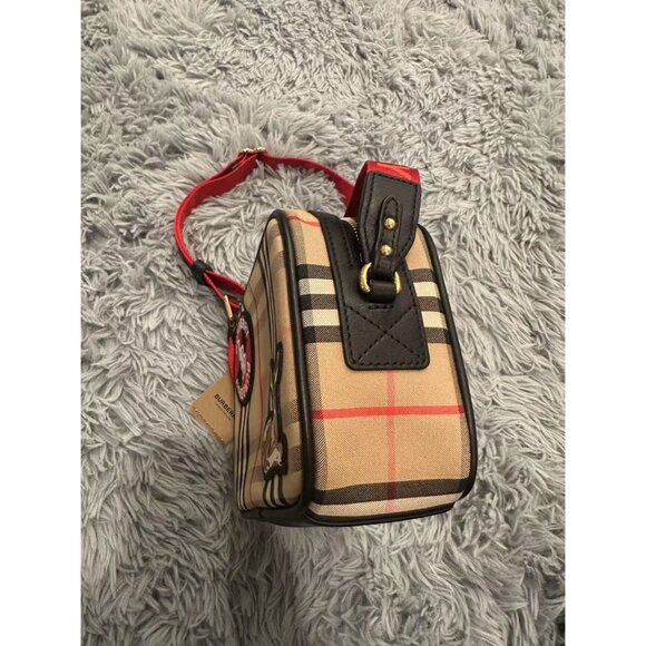 Burberry Checkered Crossbody Bag With Red Strap & Embroidered Patch - Picture 3 of 11